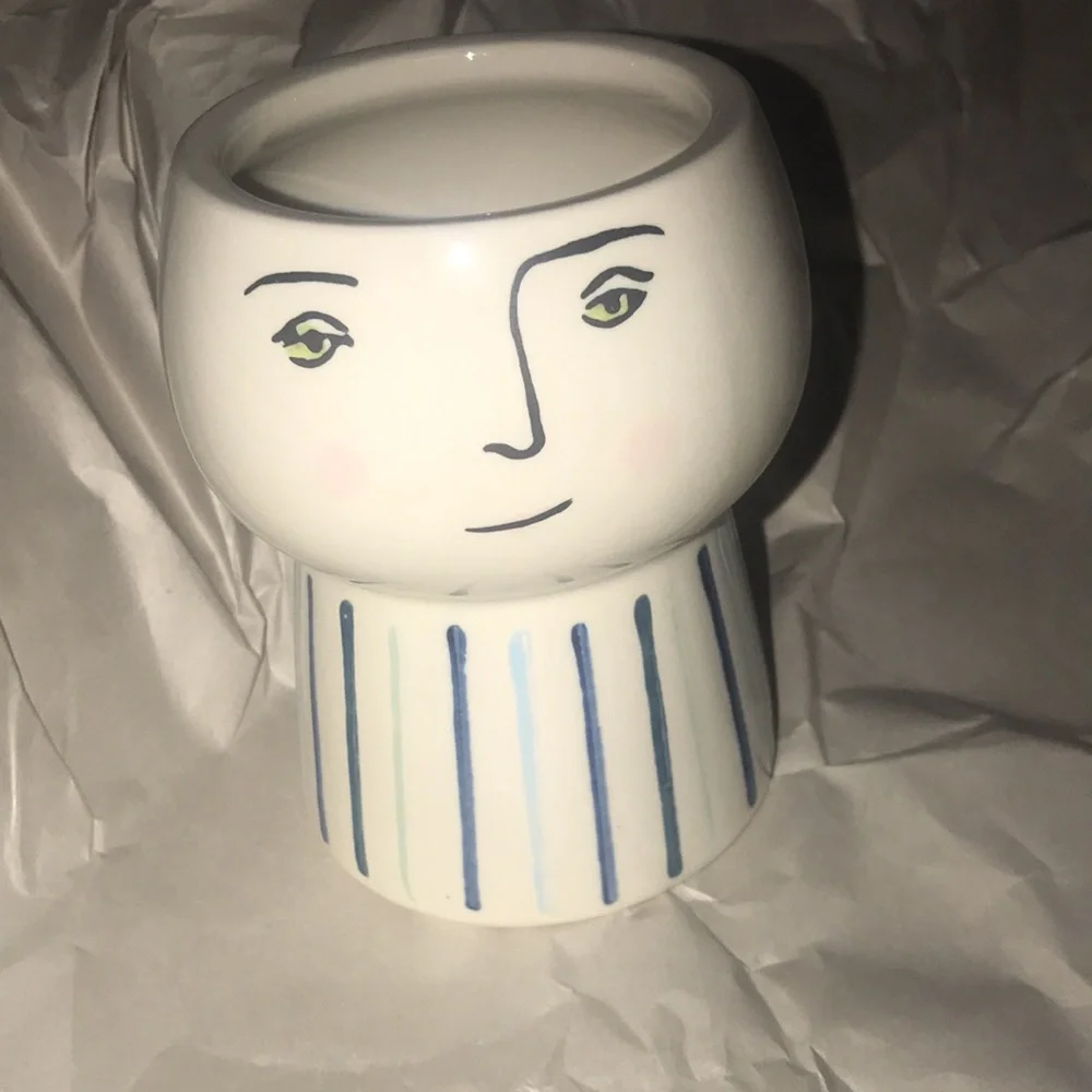 Opalhouse among objects
